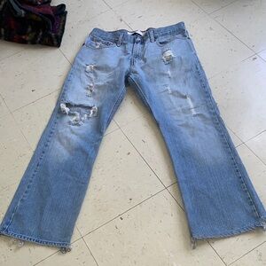 527  DISTRESSED 32X30 LEVIS JEANS